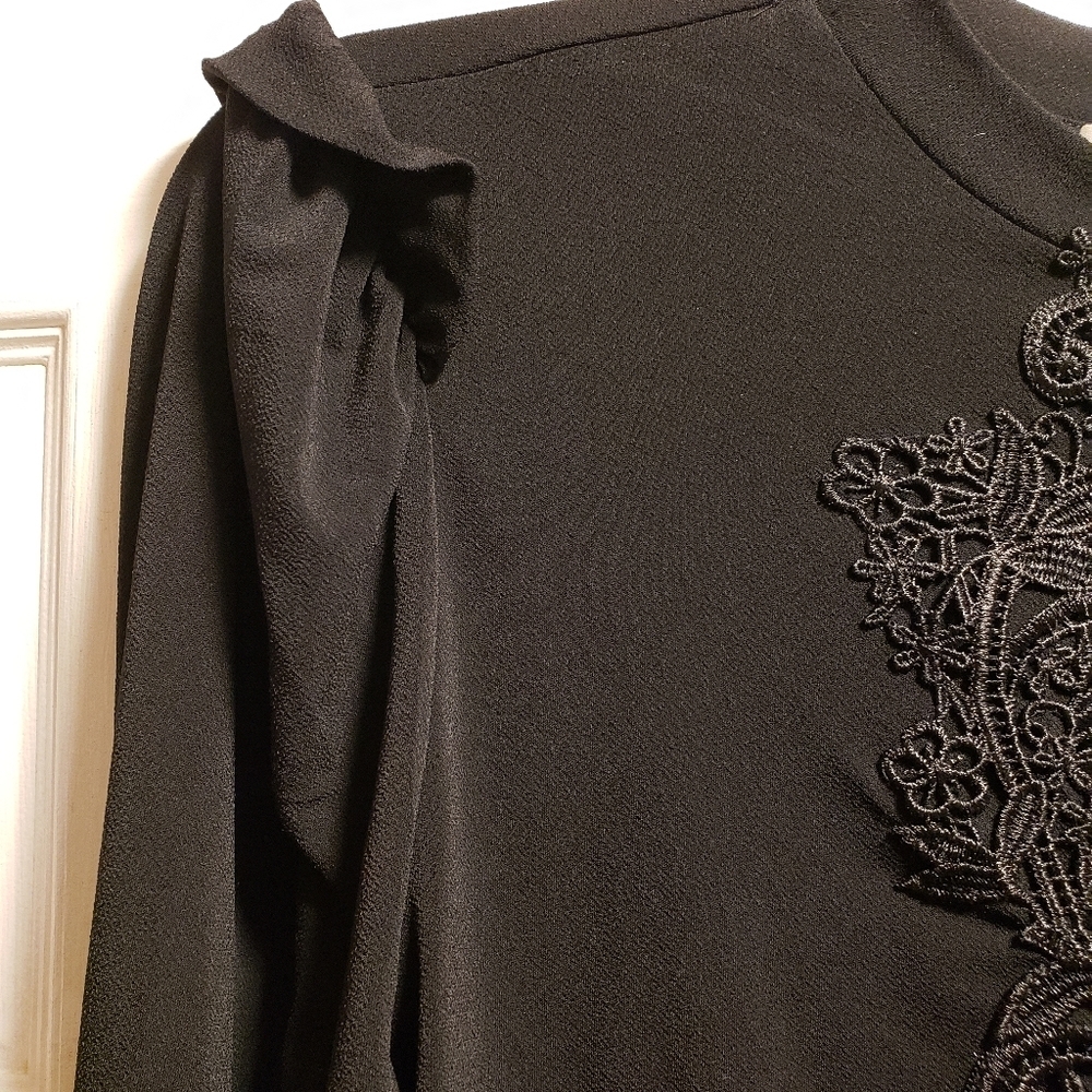 🌼Ladies top - Picture 2 of 4